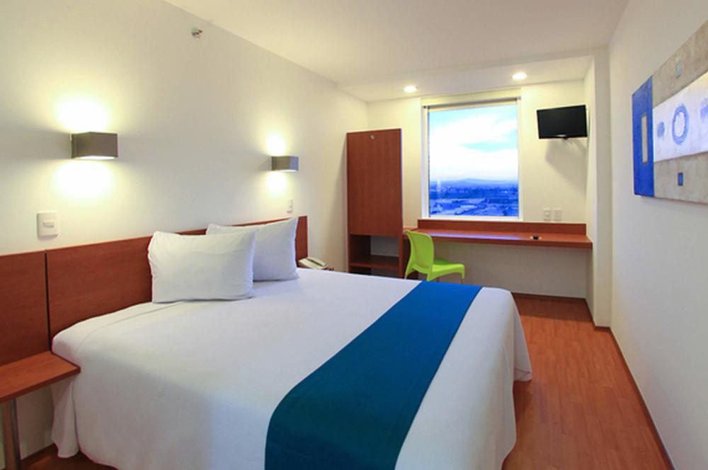 One Queretaro Centro Sur Hotell Exteriör bild
